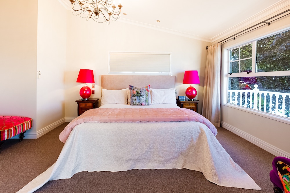 LODGE, SUITE