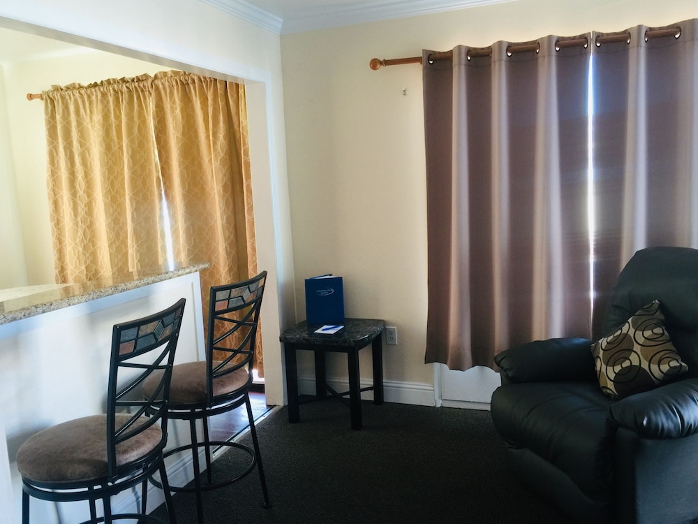DOLPHIN COVE MOTEL 36/69