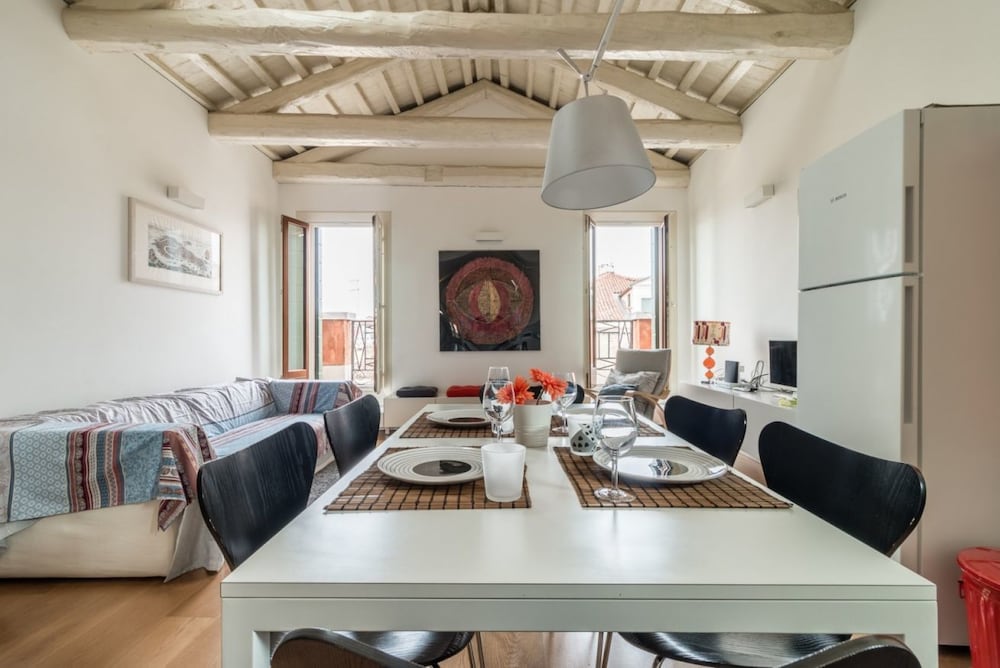 Carmini Canal View and Balcony with Lift 13/22