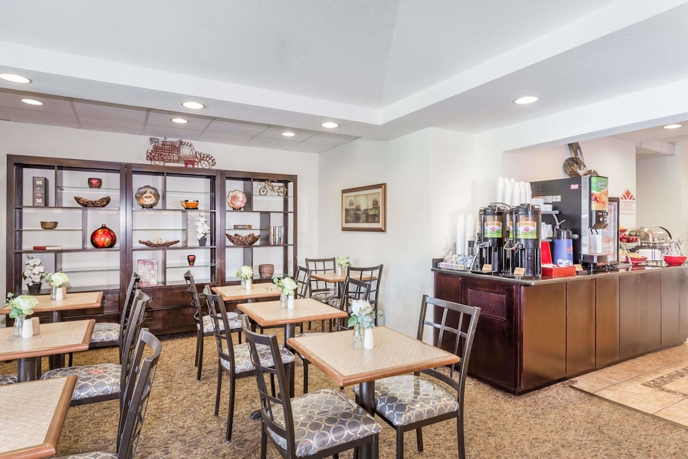 restaurant cafeteria