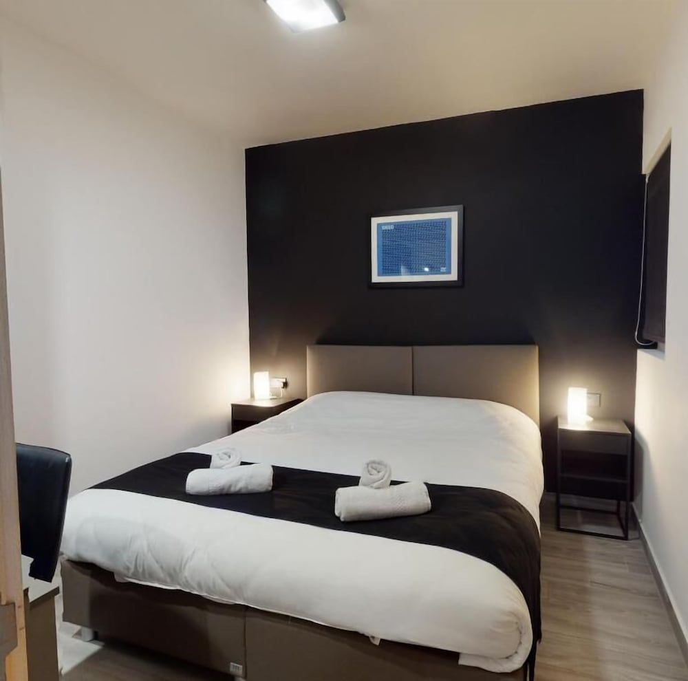 Block Hotel Rooms and Aparments 23/54
