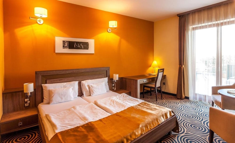 Hotel Millennium 12/50