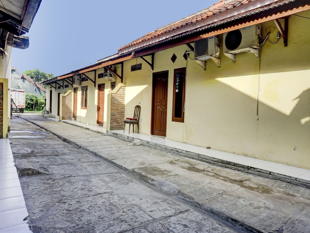 OYO 1187 Penginapan Bunda 5/39