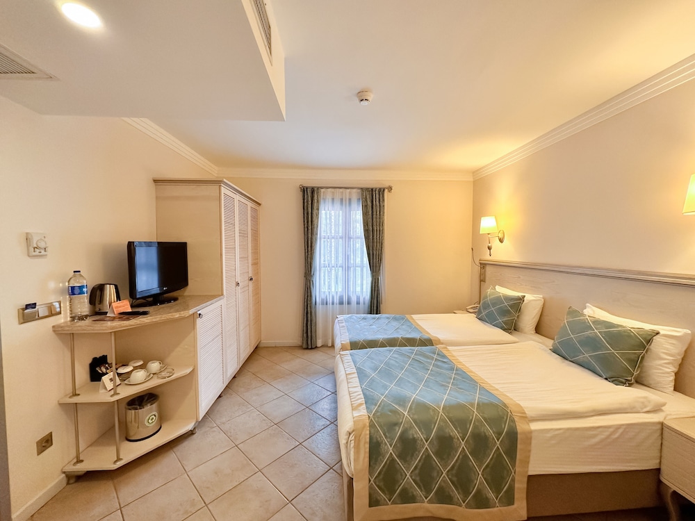 Starlight Resort Hotel 19/82