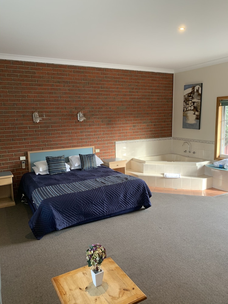 Tanjil Motor Inn 27/48