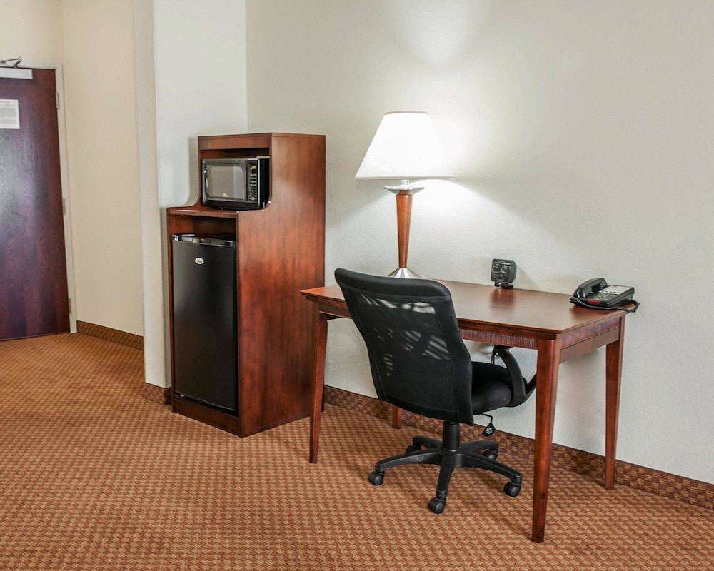 Comfort Suites near Indianapolis Airport 42/51