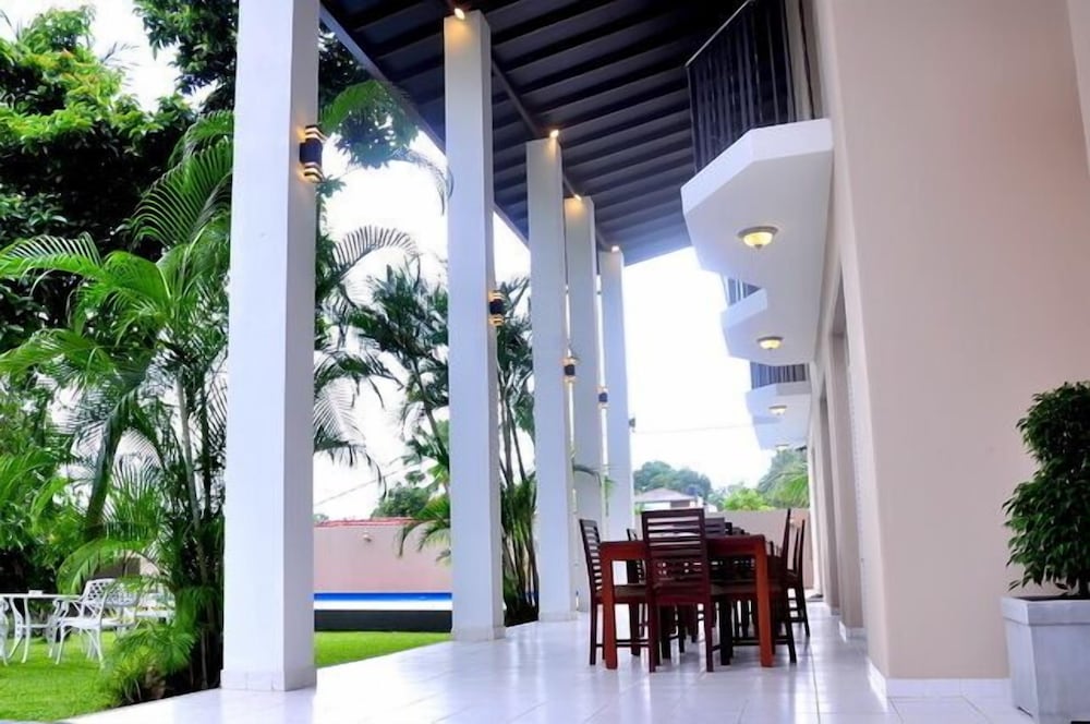 Grand 7 Hotel Thalawathugoda (ex Seven Eleven Hotel) 42/43