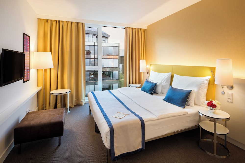 EXECUTIVE, SUITE