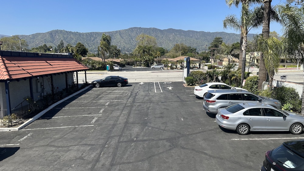 Garden Inn Suites 46/55
