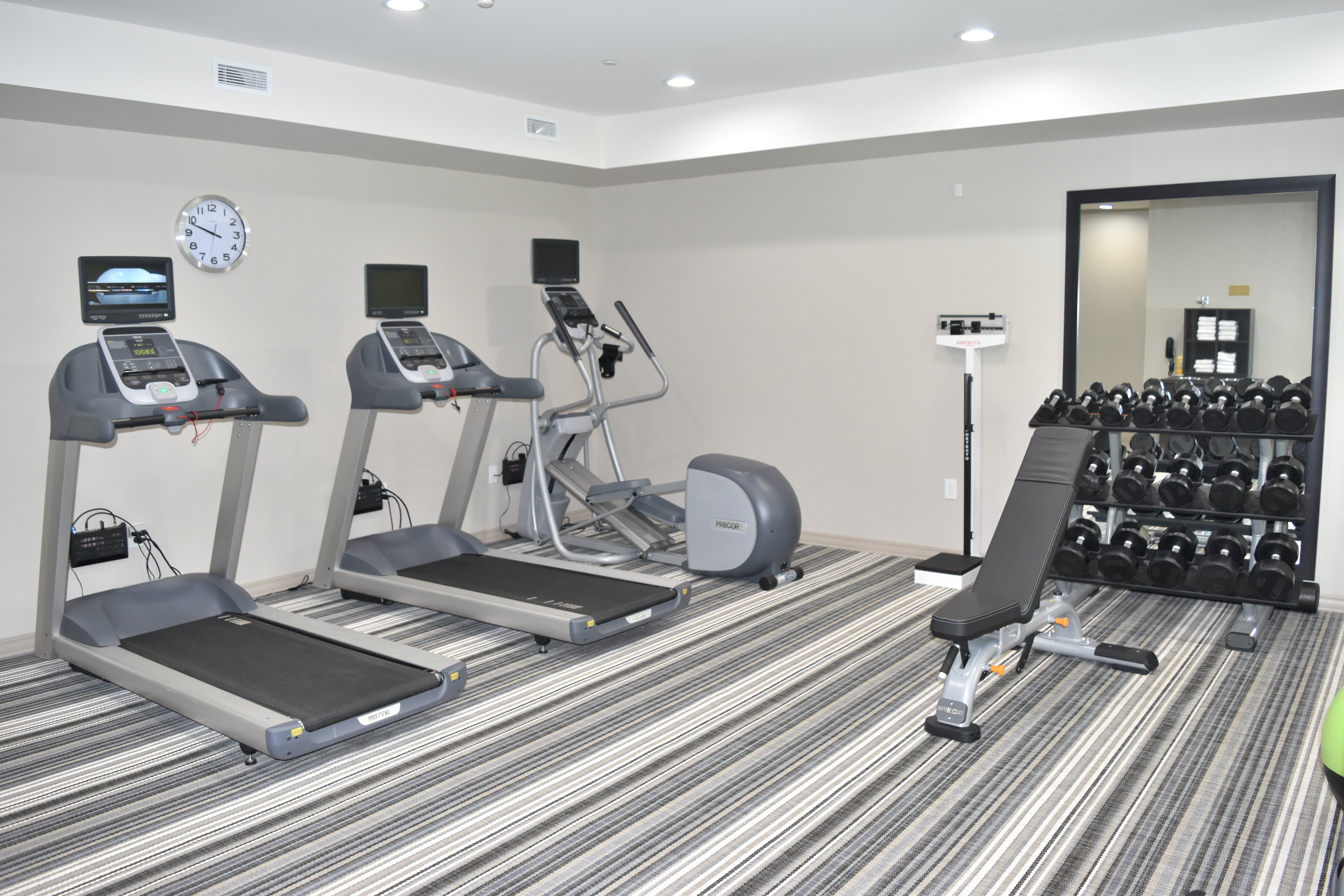 CANDLEWOOD SUITES KANSAS CITY - INDEPENDENCE 33/63