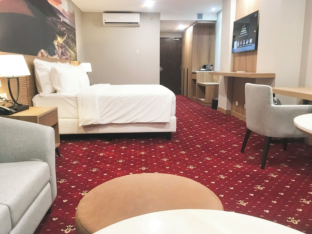 Labersa Hotel and Convention Center Samosir 11/28