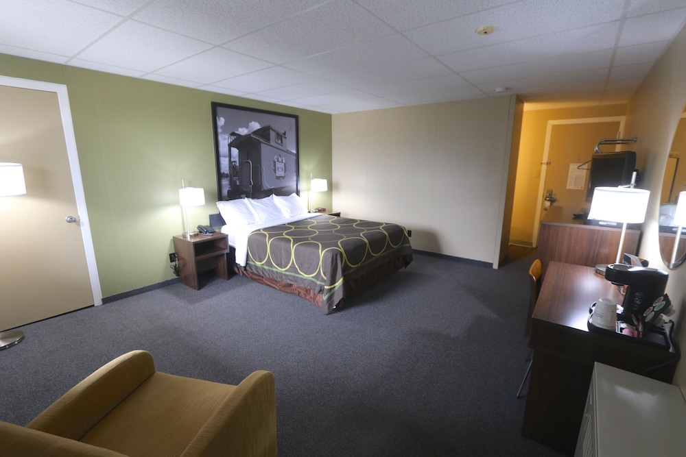 Super 8 By Wyndham Hearst On 13/48