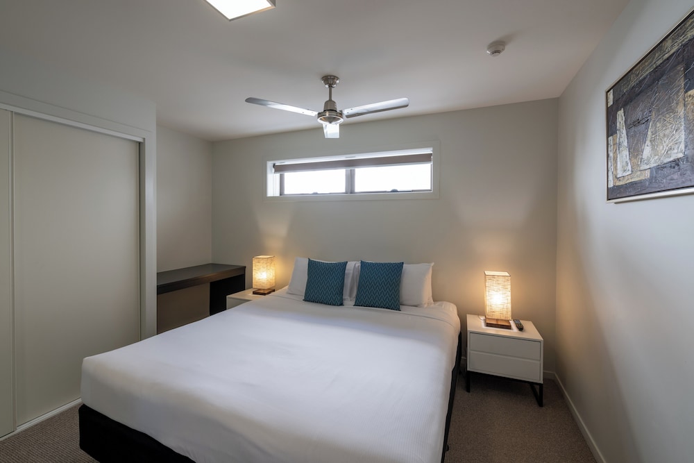 2 BEDROOMS, SUITE