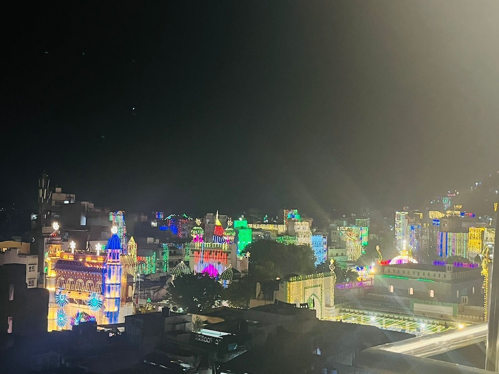 Hotel Madni Royale 48/50