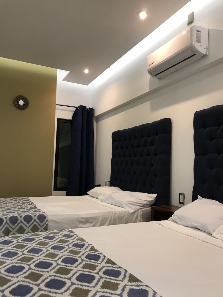 HOTEL PLAZA AMALIA 12/26