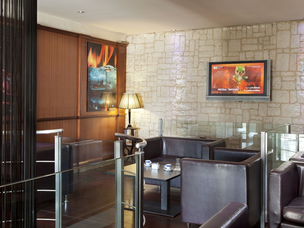 BUSINESS HOTEL 23/35