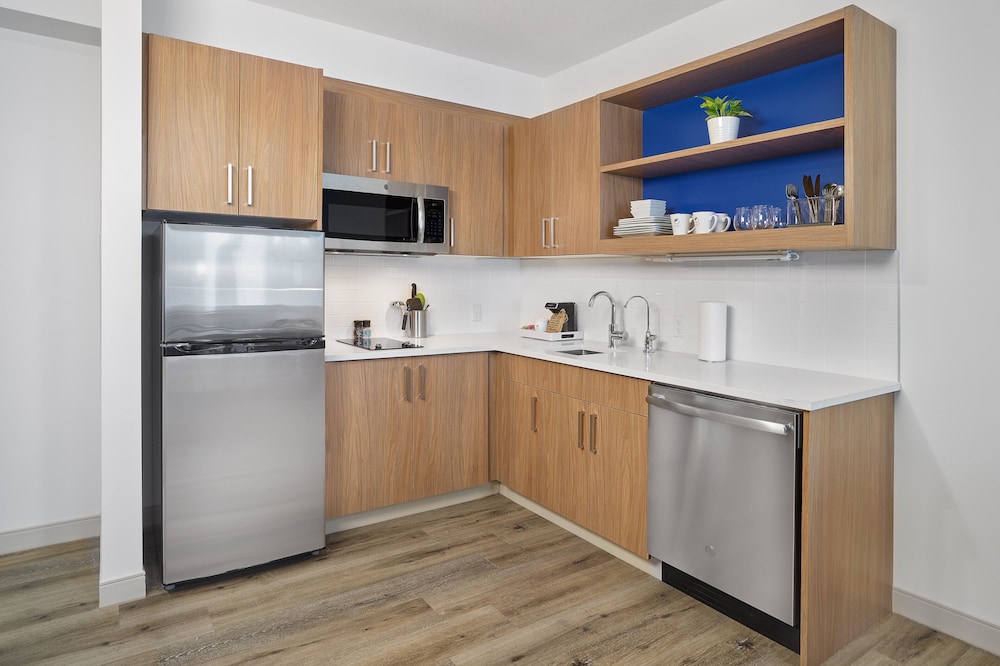 Element Edmonton West 5/36
