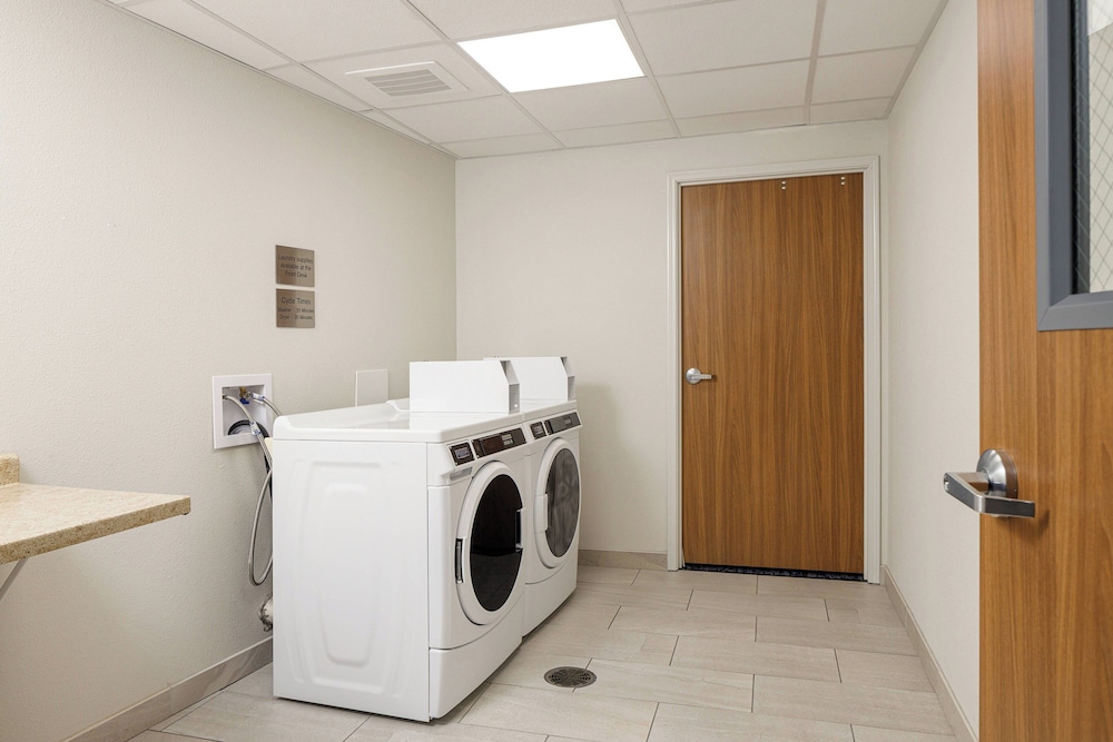 Fairfield Inn Suites Salina 19/40