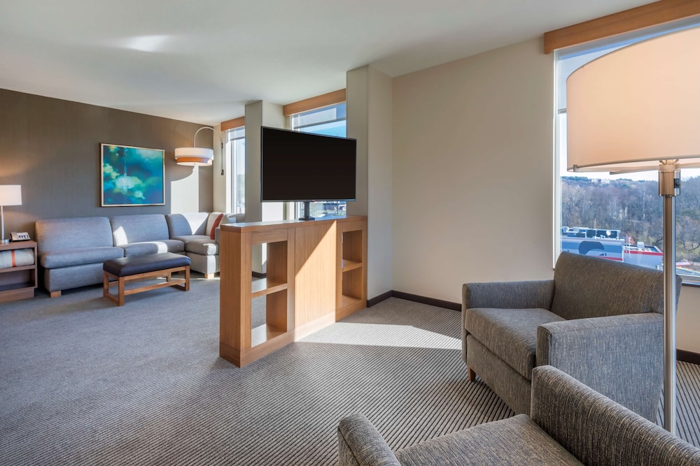 Hyatt Place Marlborough/Apex Center 35/64