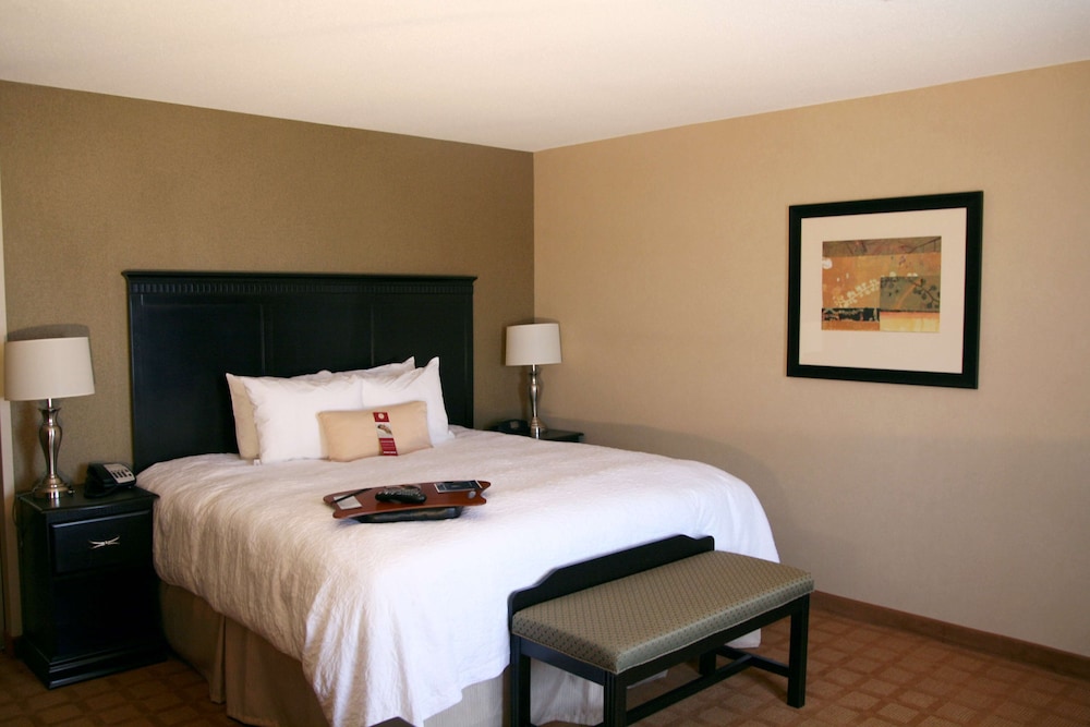 Hampton Inn Chicago Saint Charl 11/43
