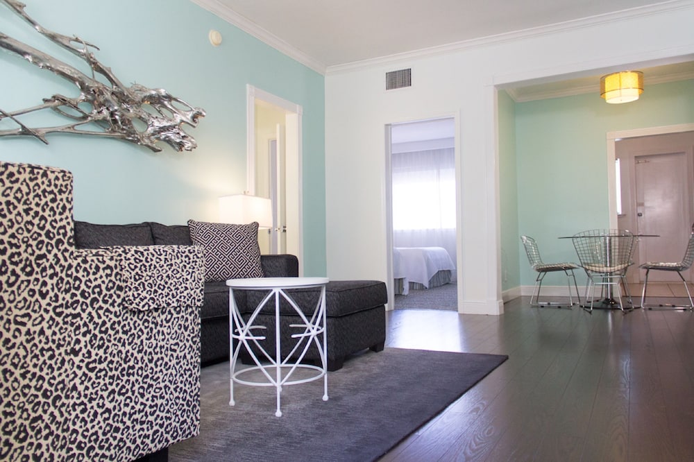Suites Of Dorchester 32/49