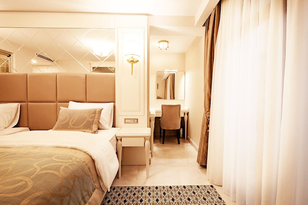 The Barbarossa Hotel 11/30