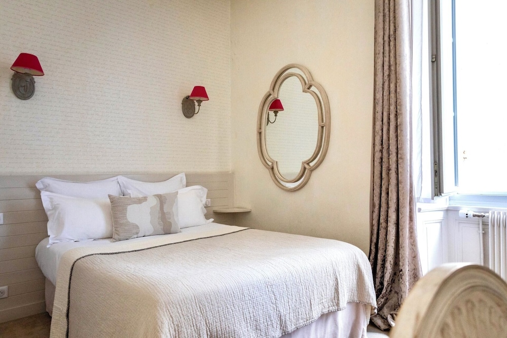 Room, Double Bed, Small, Hotel Du Mail 3/10