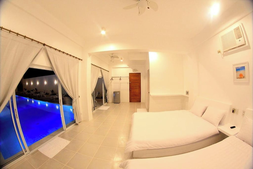 Coron Bluewave Hotel 66/75