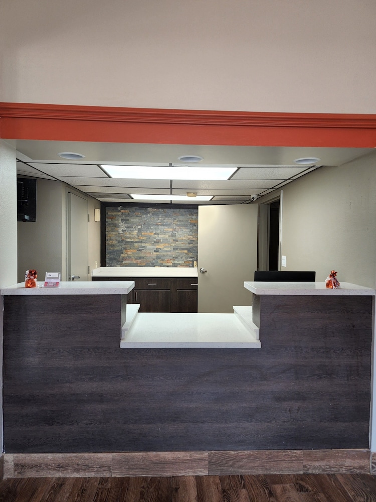 Days Inn by Wyndham Clemson 8/36