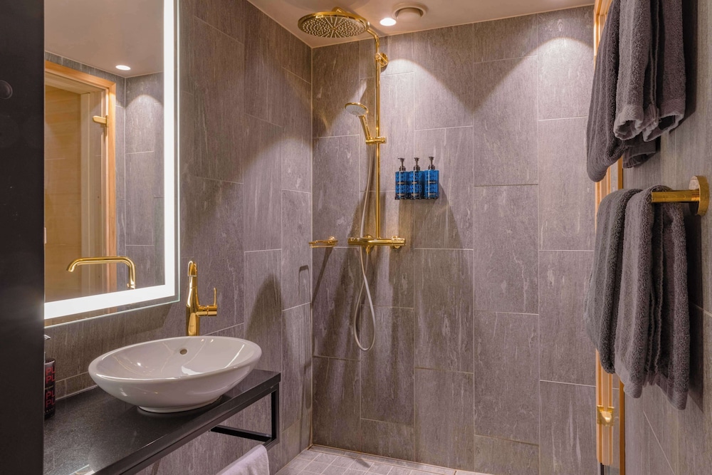 Grand, King Bed, Sauna 3/5