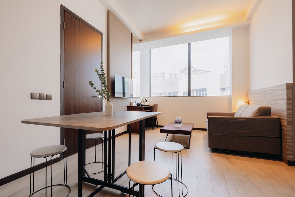Louis Kienne Serviced Residences 43/65