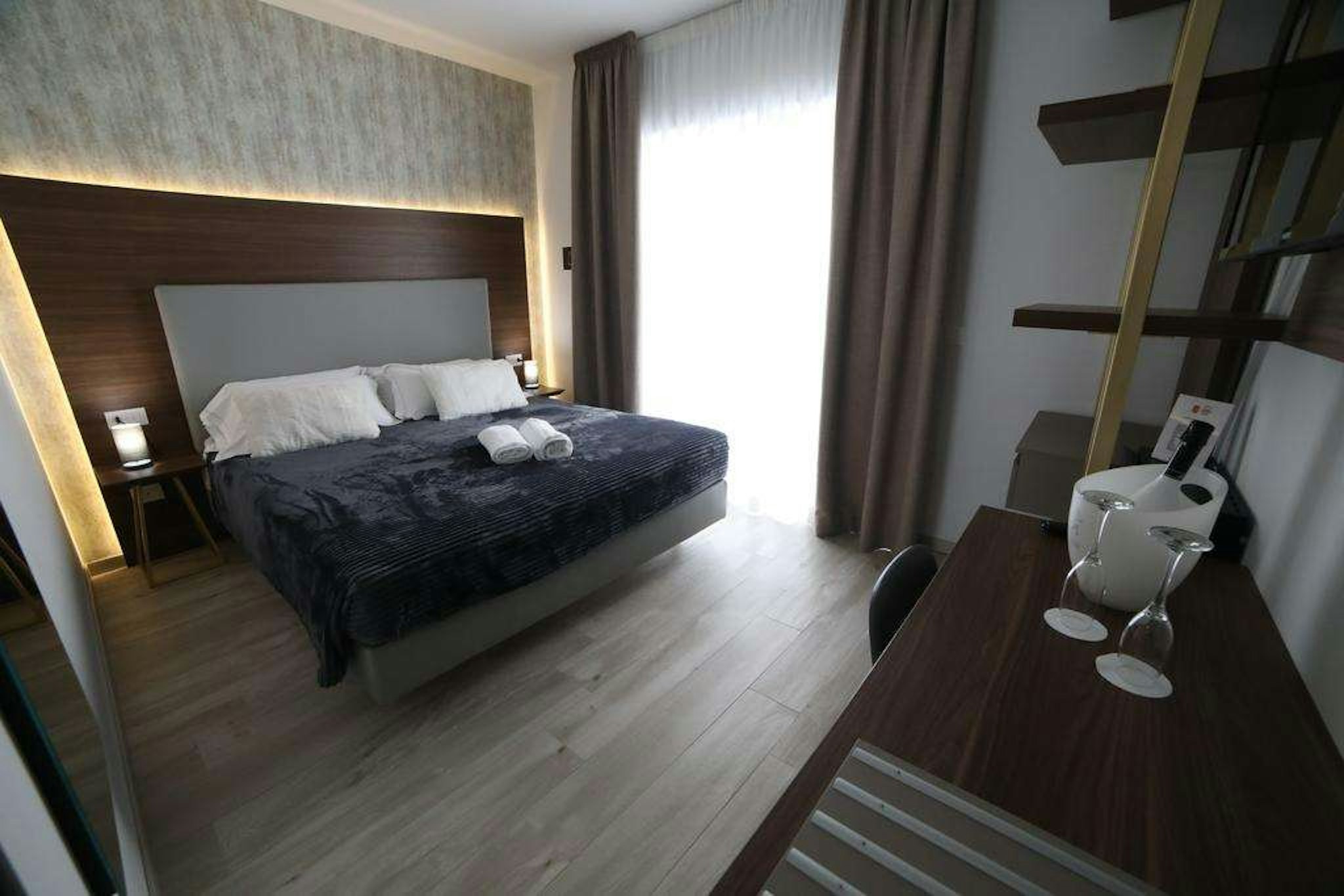 8 Room Hotel 32/80