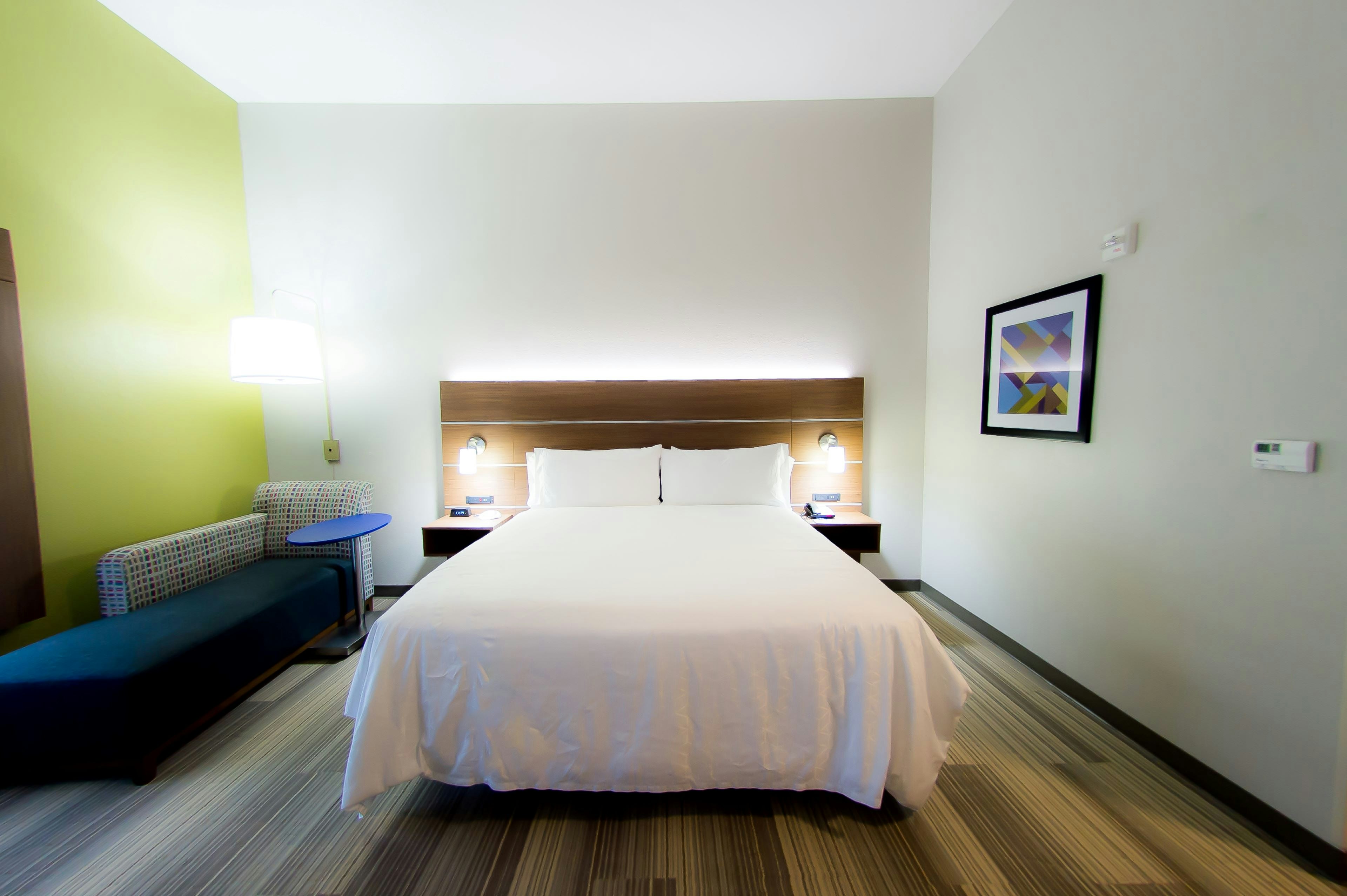 غرفة بسرير كينج لذوي الإعاقة، Holiday Inn Express Hotel And Suites Statesville 2/7