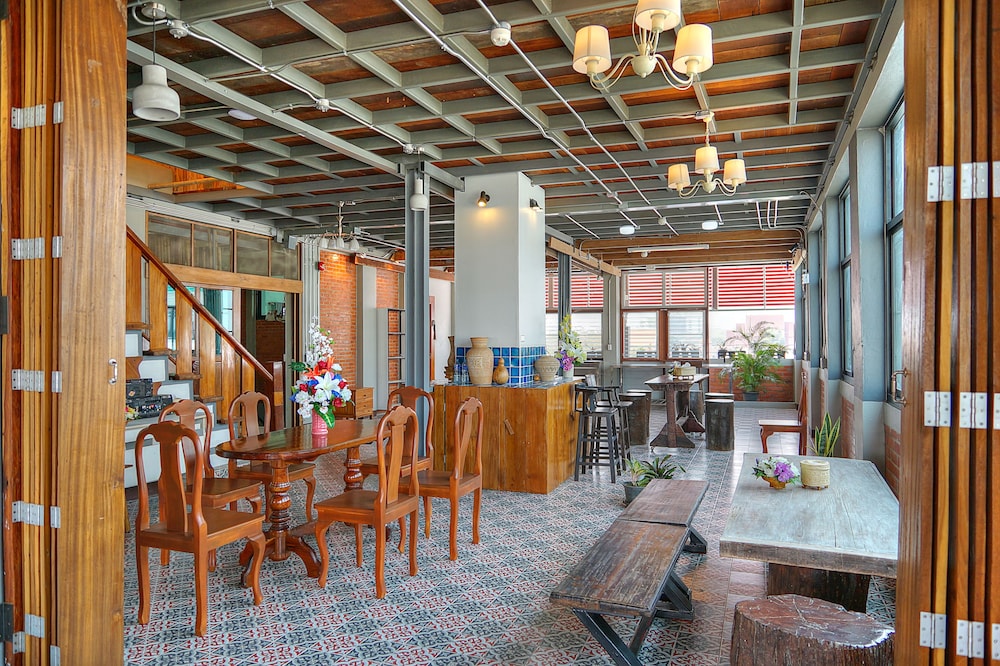 Saengpanya Home Boutique Hotel 58/65