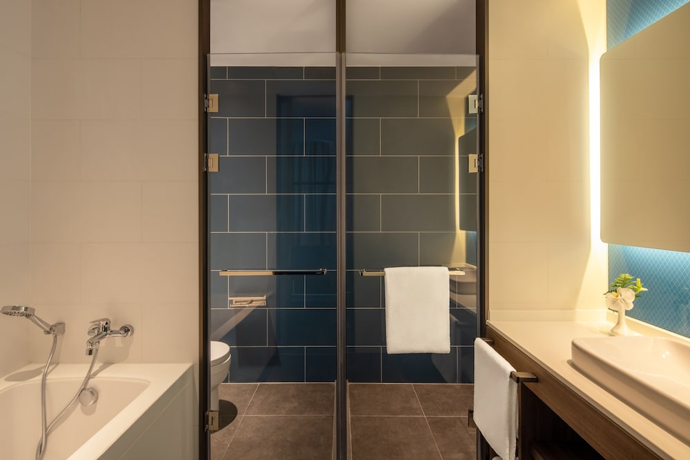 Holiday Inn Express Qingdao Jinshui 48/49