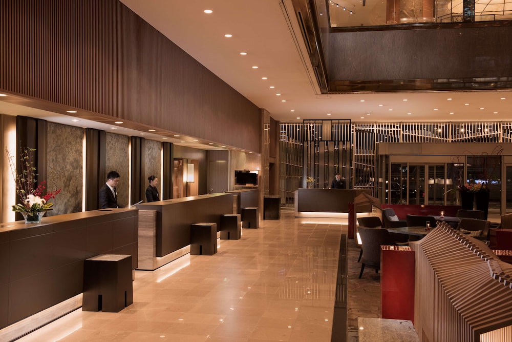 Hilton Osaka 60/77