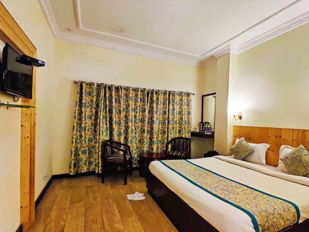 Whistling Pines Resort 6/50