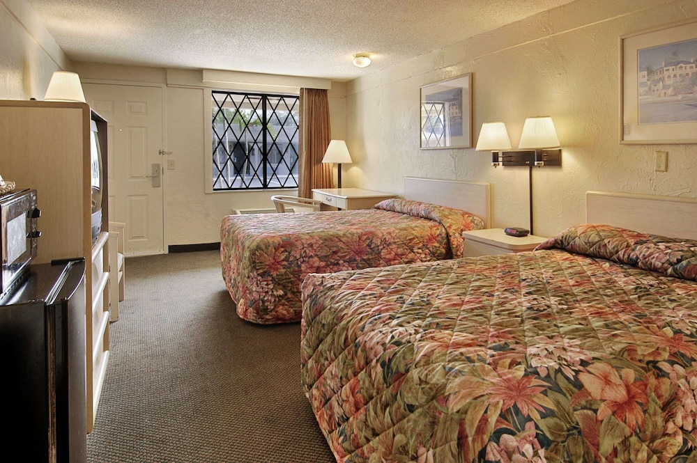 Super 8 By Wyndham Lantana West Palm Beach 18/34