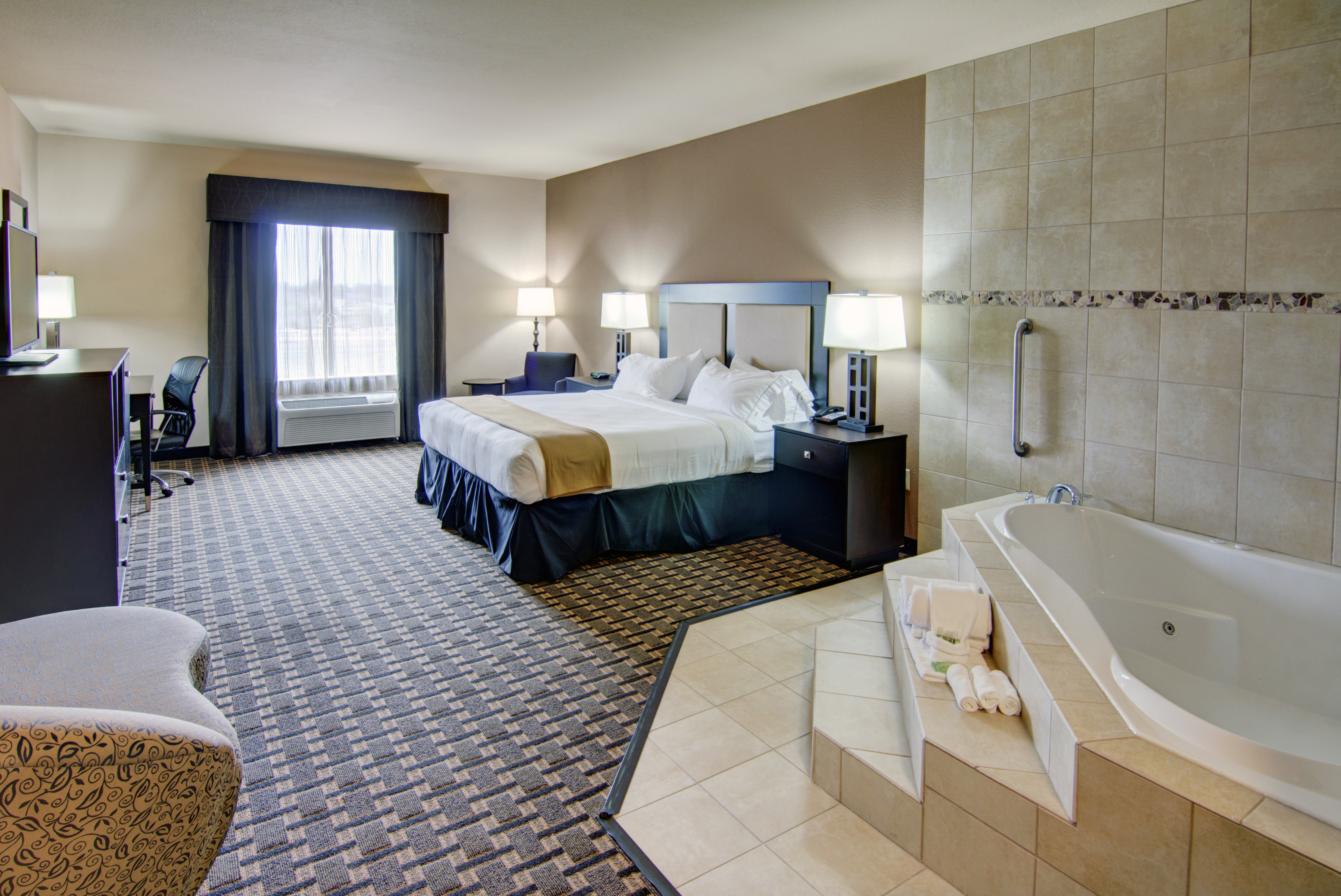 Holiday Inn Express Hotel and Suites Paris 30/30