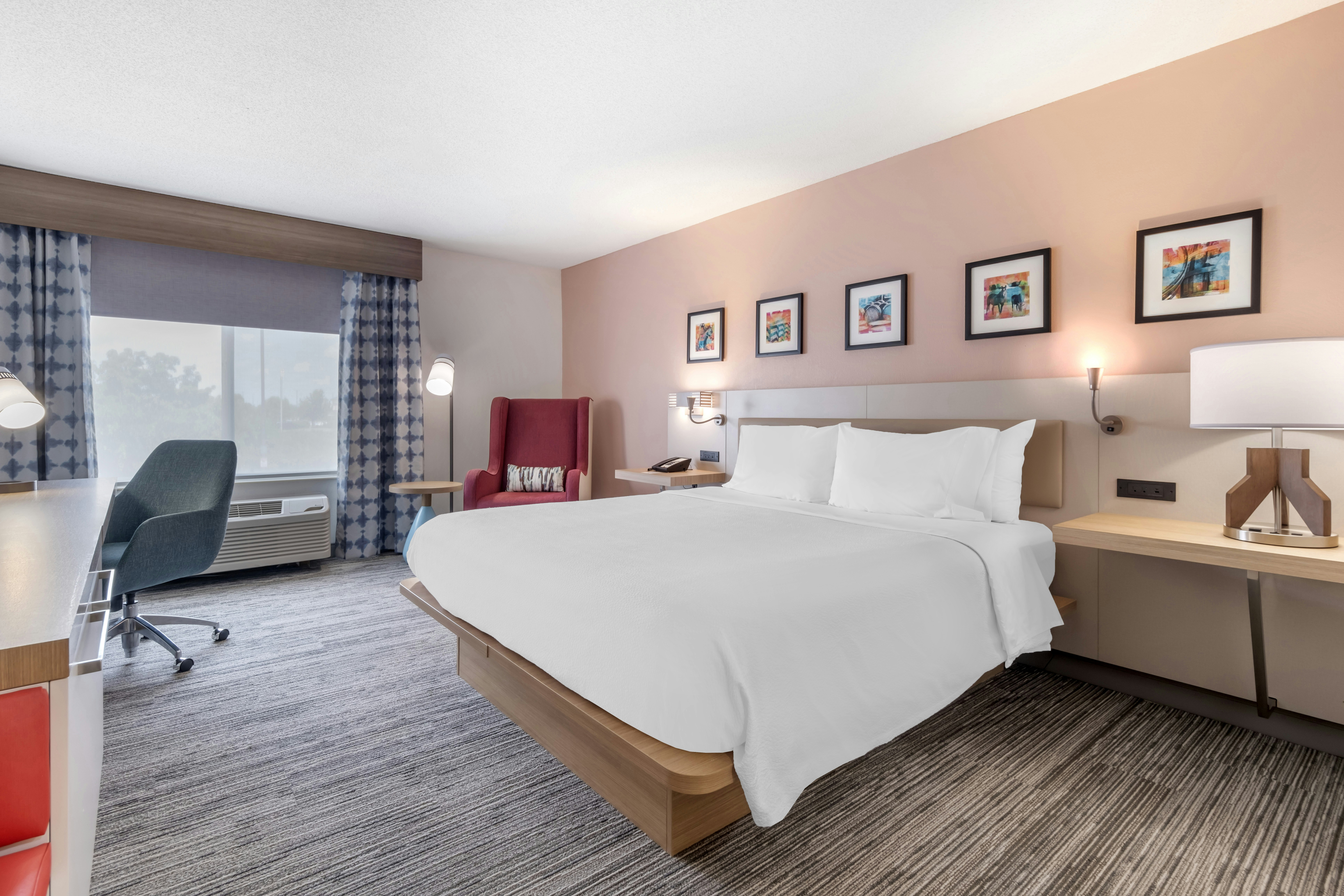 ROOM, KING BED