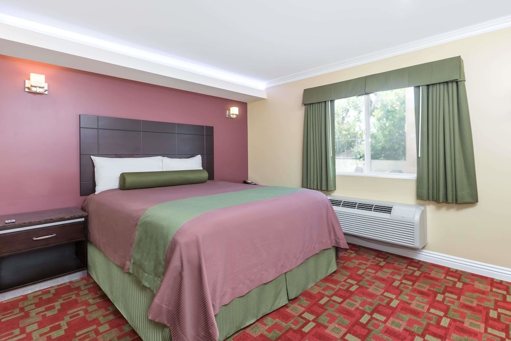 Travelodge Inn & Suites by Wyndham Bell Los Angeles Area 14/52