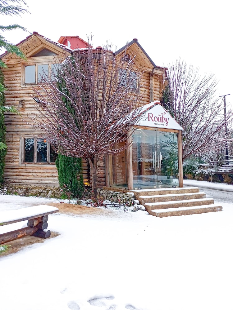 Wood Hills Hotel & Resort in MAYROUBA