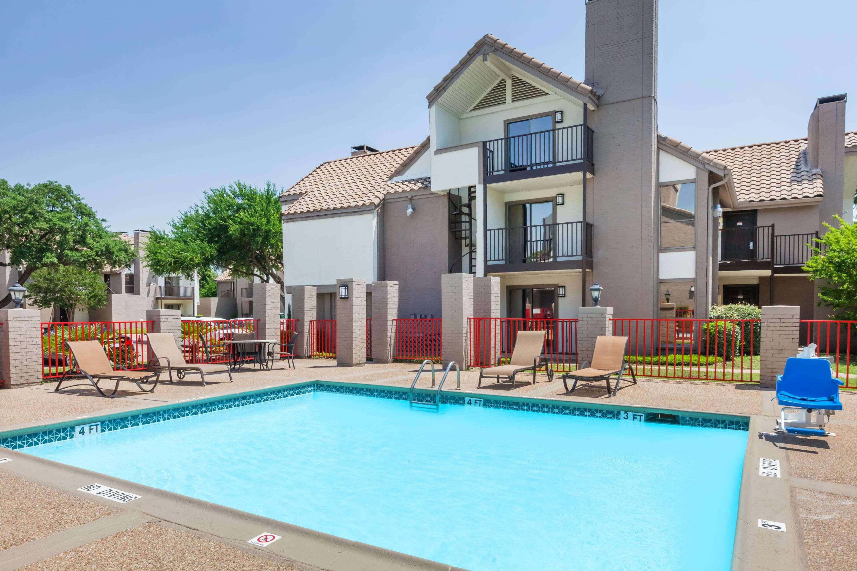 Hawthorn Extended Stay by Wyndham Dallas 2/14