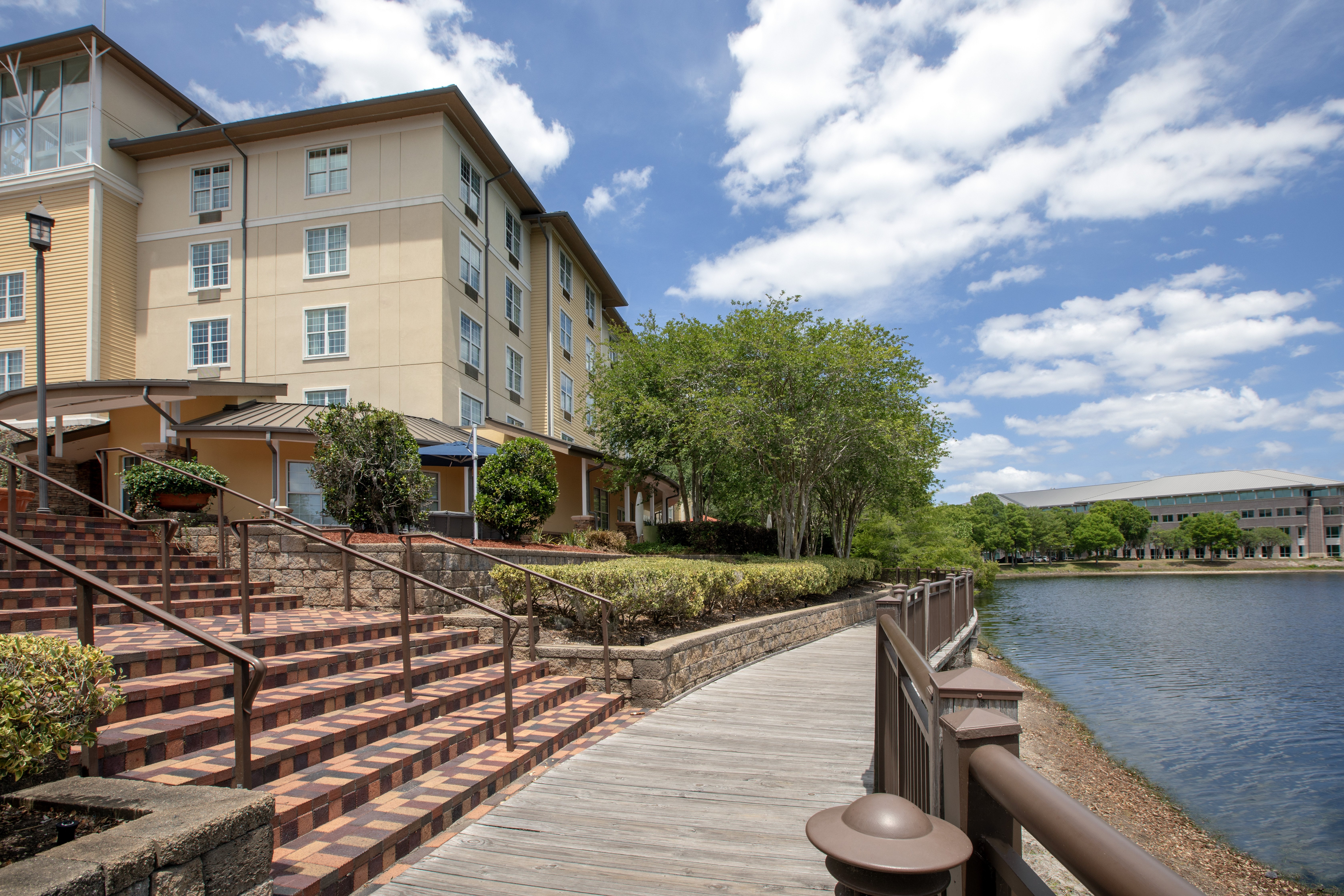 Hotel Indigo Jacksonville Deerwood Park 71/77