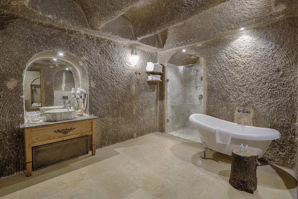 Hera Cave Suites 49/50