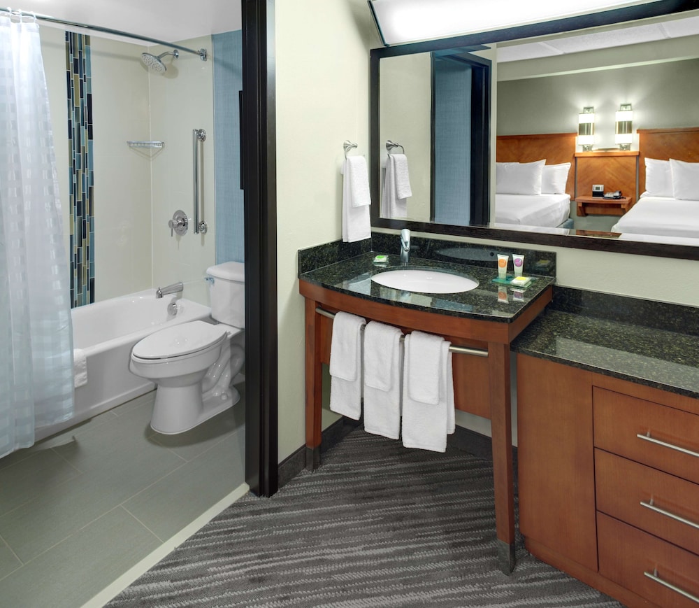 Hyatt Place Charlotte Airport / Billy Graham Parkway 18/65