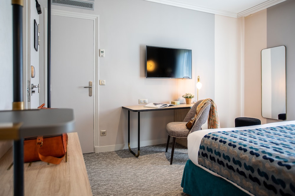 Hotel Nude Paris - Color Vision 25/81