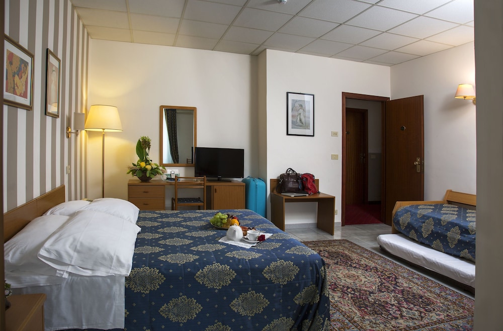 HOTEL REDEBORA 20/45