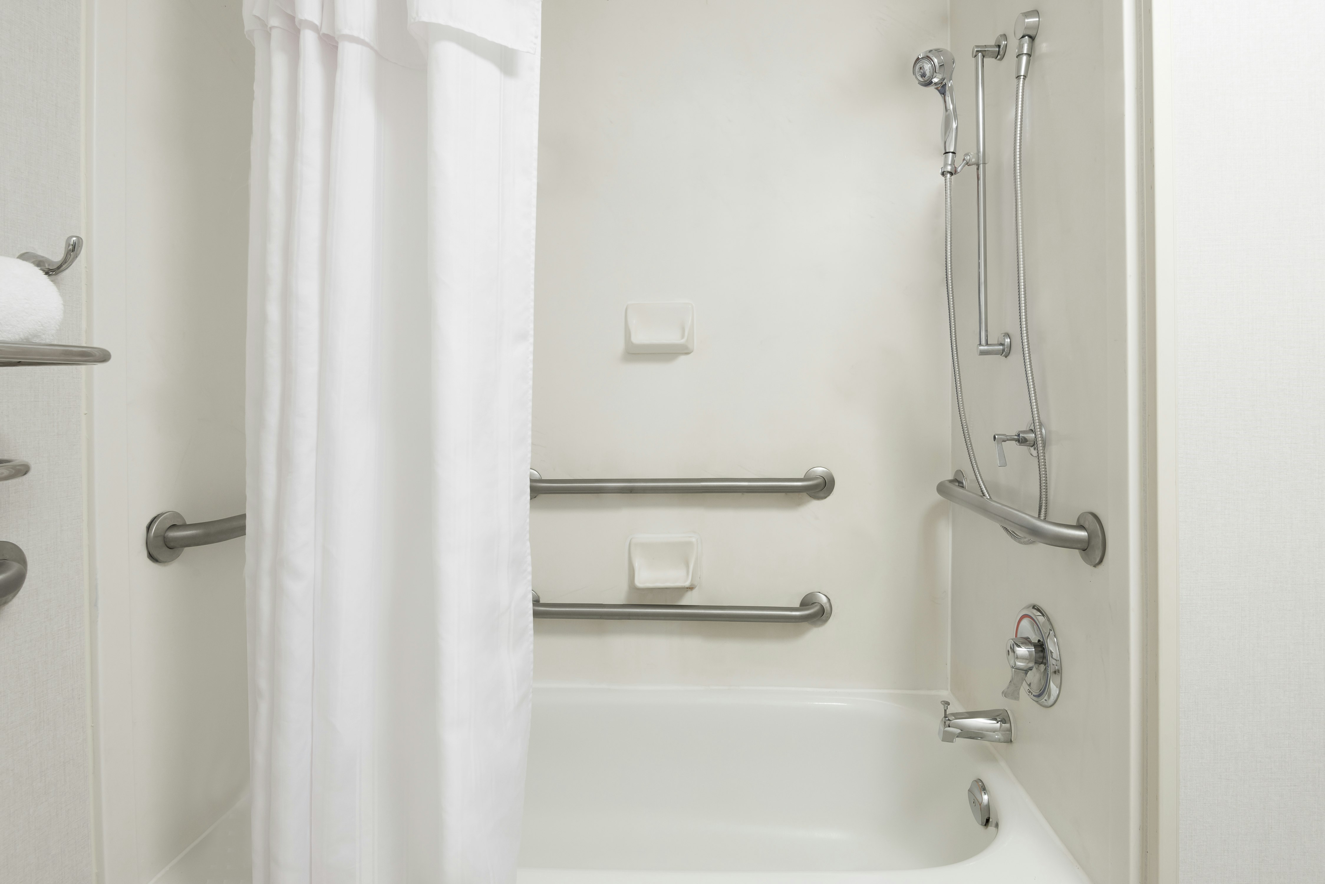 SUITE, KING BED, ACCESSIBLE