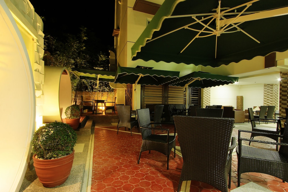 Emerald Boutique Hotel 43/55